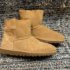 UGG - suede ankle boots - sheepskin interior
